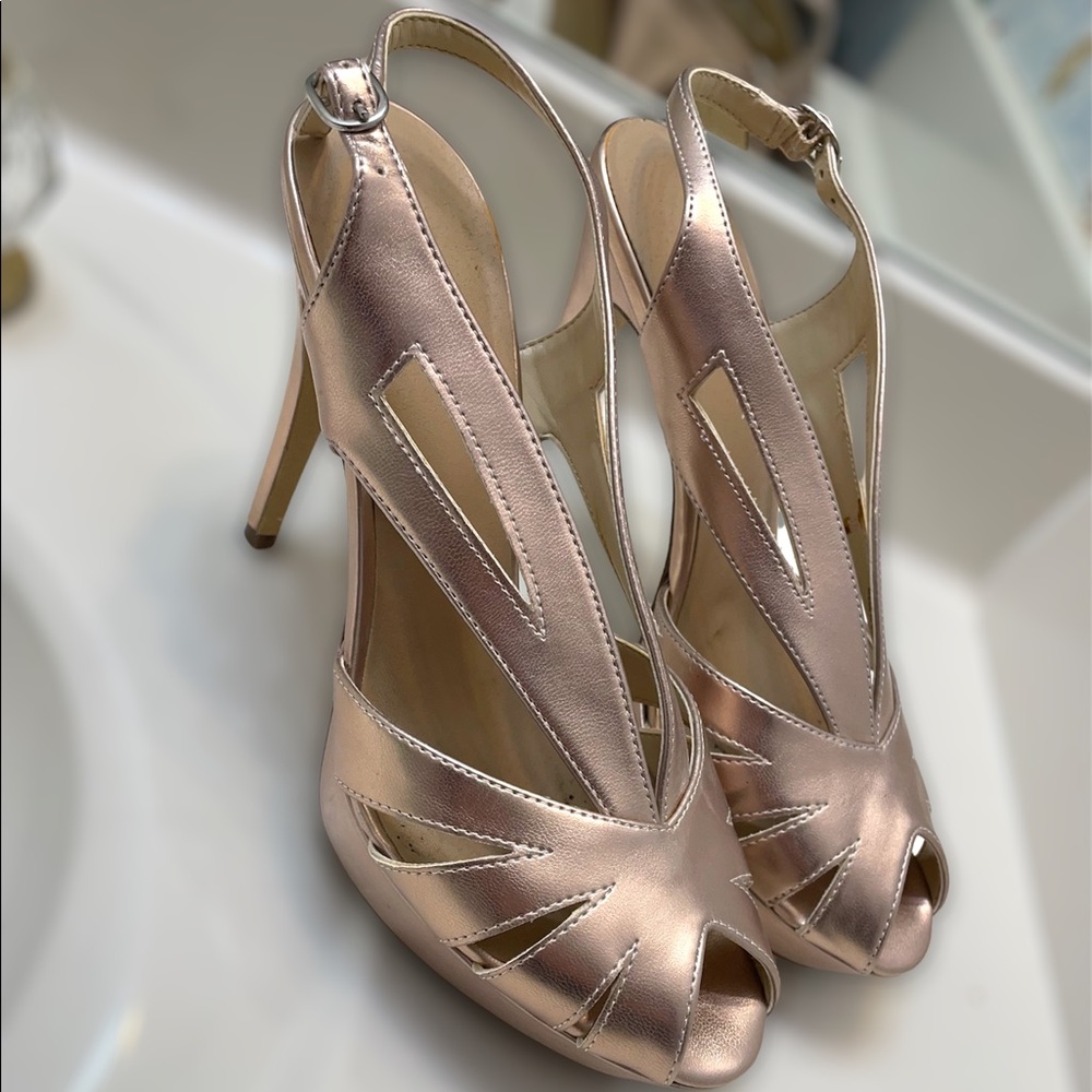Xappeal heels size 9 in the color rose gold.